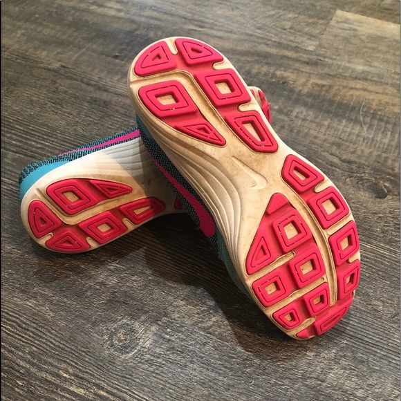 Girls Nikes - Picture 3 of 3